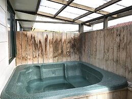 Parakai Geothermal Motel