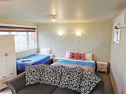 Parakai Geothermal Motel