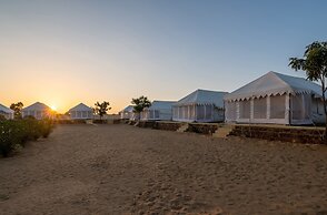 Rajwada Desert Camp by Park Tree