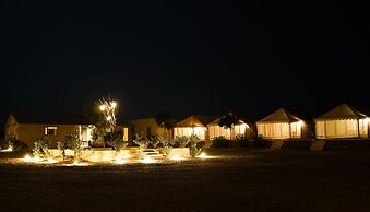 Rajwada Desert Camp by Park Tree
