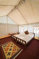 Rajwada Desert Camp by Park Tree