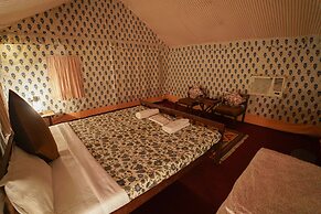 Rajwada Desert Camp by Park Tree