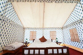 Rajwada Desert Camp by Park Tree