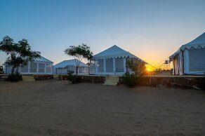 Rajwada Desert Camp by Park Tree