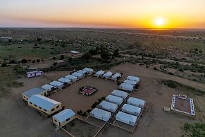 Rajwada Desert Camp by Park Tree
