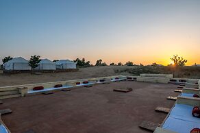 Rajwada Desert Camp by Park Tree