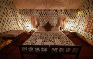 Rajwada Desert Camp by Park Tree