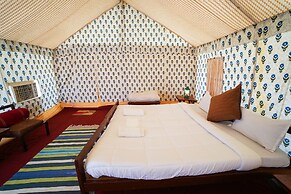 Rajwada Desert Camp by Park Tree