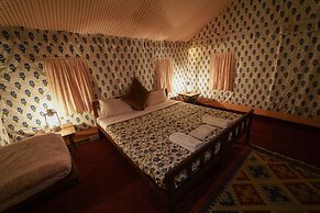 Rajwada Desert Camp by Park Tree