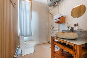 Floral Hotel Qingdao Shark Stone