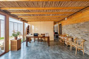 Floral Hotel Qingdao Shark Stone