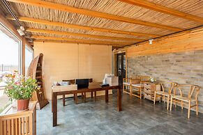 Floral Hotel Qingdao Shark Stone