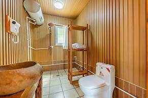 Floral Hotel Qingdao Shark Stone