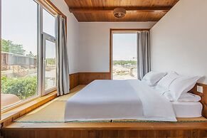 Floral Hotel Qingdao Shark Stone