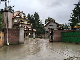 Ziro Palace Inn