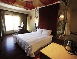 Chateau Motel