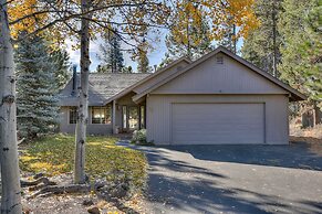 Pet-Friendly 13 Ollalie Home features Double Car Garage by RedAwning