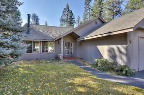 Pet-Friendly 13 Ollalie Home features Double Car Garage by RedAwning