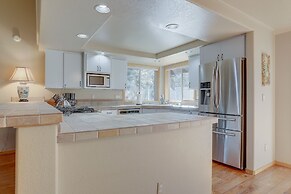 Pet-Friendly 13 Ollalie Home features Double Car Garage by RedAwning