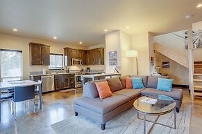 Urban Roundabout 2 Bedroom Home by RedAwning