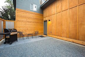 Urban Roundabout 2 Bedroom Home by RedAwning