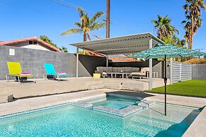 Palm Springs Life 3 Bedroom Home by RedAwning
