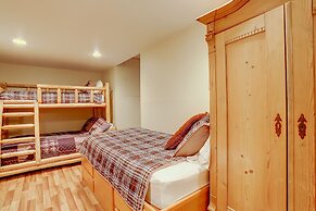 11 Pine Mt Family Home with Game Room, Hot Tub, and BBQ on the Deck by