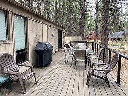 11 Pine Mt Family Home with Game Room, Hot Tub, and BBQ on the Deck by