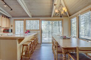 11 Pine Mt Family Home with Game Room, Hot Tub, and BBQ on the Deck by