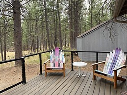 11 Pine Mt Family Home with Game Room, Hot Tub, and BBQ on the Deck by