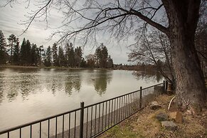 Mirror Pond 2 Bedroom Bungalow by RedAwning