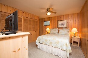 Mirror Pond 2 Bedroom Bungalow by RedAwning