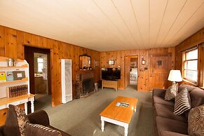 Mirror Pond 2 Bedroom Bungalow by RedAwning