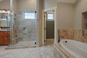 Spacious Five Peaks Home with Soaking Tub and BBQ by RedAwning