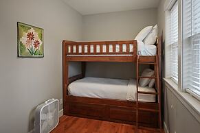 Spacious Five Peaks Home with Soaking Tub and BBQ by RedAwning