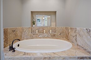 Spacious Five Peaks Home with Soaking Tub and BBQ by RedAwning