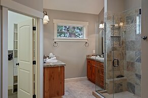 Spacious Five Peaks Home with Soaking Tub and BBQ by RedAwning