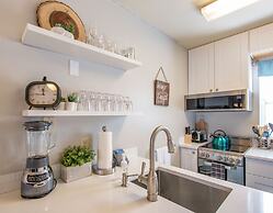 Comfortable 09 Lodge Condo Minutes Away from Downtown Hood River by Re