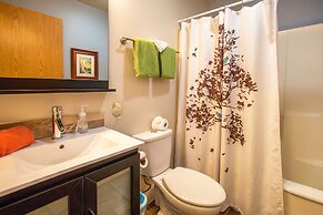 Comfortable 09 Lodge Condo Minutes Away from Downtown Hood River by Re