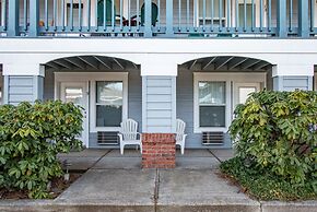 Comfortable 09 Lodge Condo Minutes Away from Downtown Hood River by Re