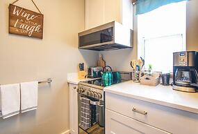 Comfortable 09 Lodge Condo Minutes Away from Downtown Hood River by Re