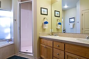 Widgi Creek #22 3 Bedroom Condo by RedAwning