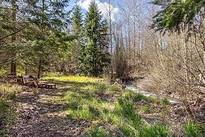 Neal Creek 2 Bedroom Home by RedAwning