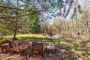 Neal Creek 2 Bedroom Home by RedAwning