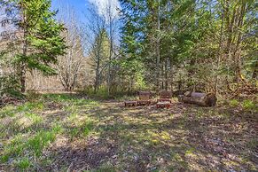 Neal Creek 2 Bedroom Home by RedAwning