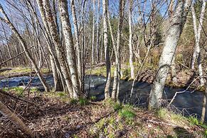 Neal Creek 2 Bedroom Home by RedAwning