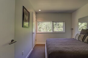 Neal Creek 2 Bedroom Home by RedAwning