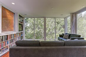 Neal Creek 2 Bedroom Home by RedAwning