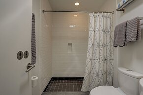 Neal Creek 2 Bedroom Home by RedAwning