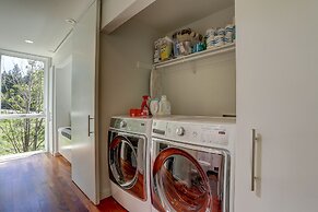 Neal Creek 2 Bedroom Home by RedAwning